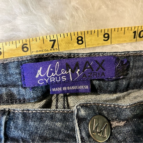 Miley Cyrus shorts - Picture 3 of 4